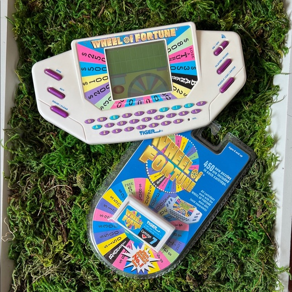 Tiger Electronics Other - VINTAGE 1995 Tiger Electronics Wheel of Fortune Handheld Electronic Game *WORKS*